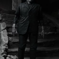 NECA - Universal Monsters - Ultimate Frankenstein's Monster (B&W) 7