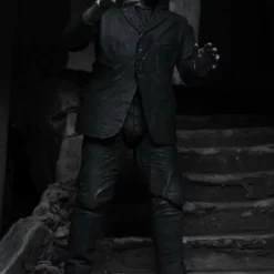 NECA - Universal Monsters - Ultimate Frankenstein's Monster (B&W) 7