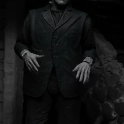 NECA - Universal Monsters - Ultimate Frankenstein's Monster (B&W) 7