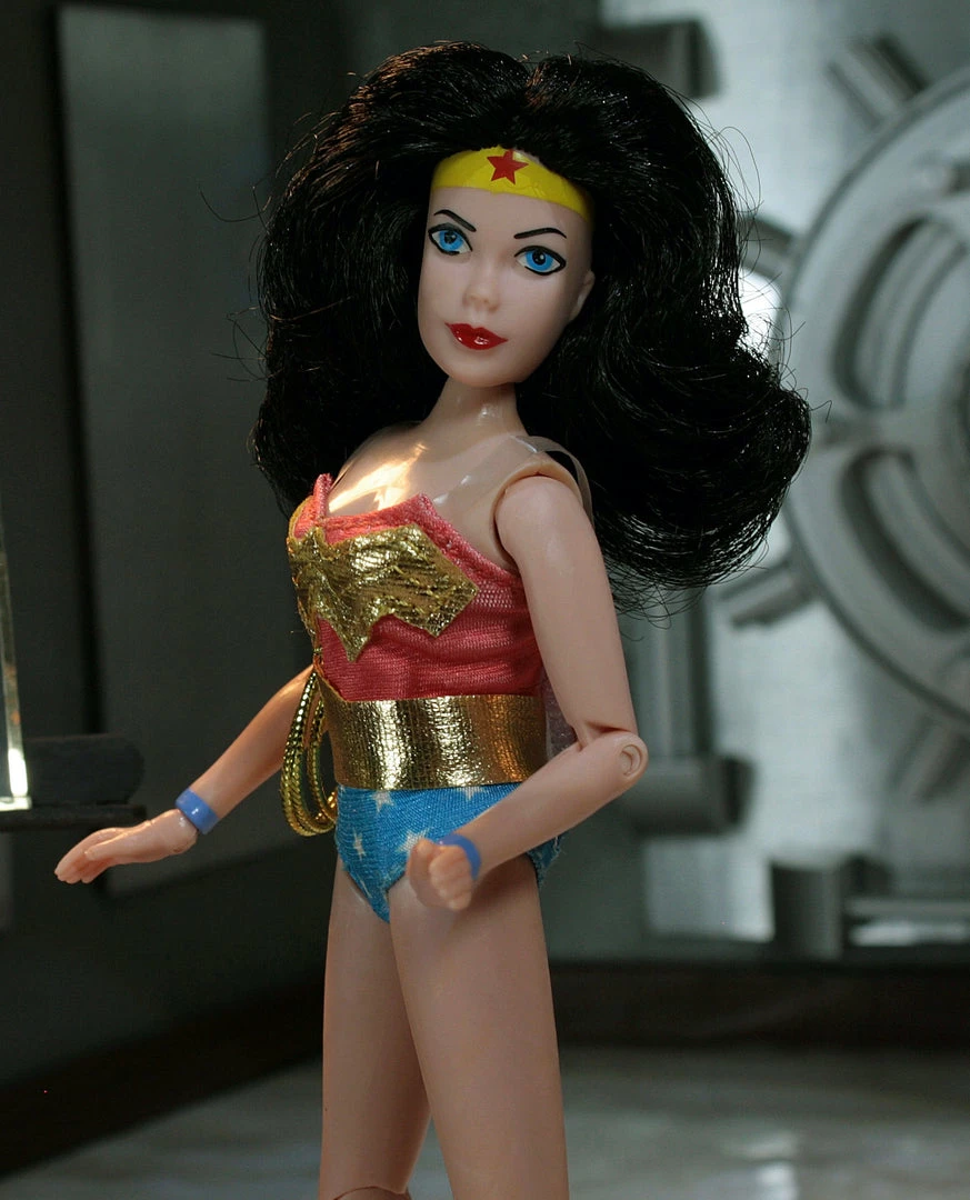 Mego DC Wave 9 - Wonder Woman 8" Action Figure Mego DC Wave 9 - Wonder Woman 8" Action Figure