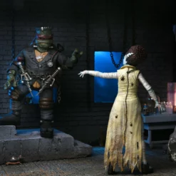 Mego NECA - Universal Monsters X TMNT - Ultimate April As The Bride 7