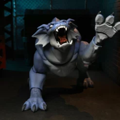 NECA - Gargoyles - Ultimate Bronx With Goliath Closed Wings 7