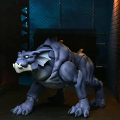 NECA - Gargoyles - Ultimate Bronx With Goliath Closed Wings 7