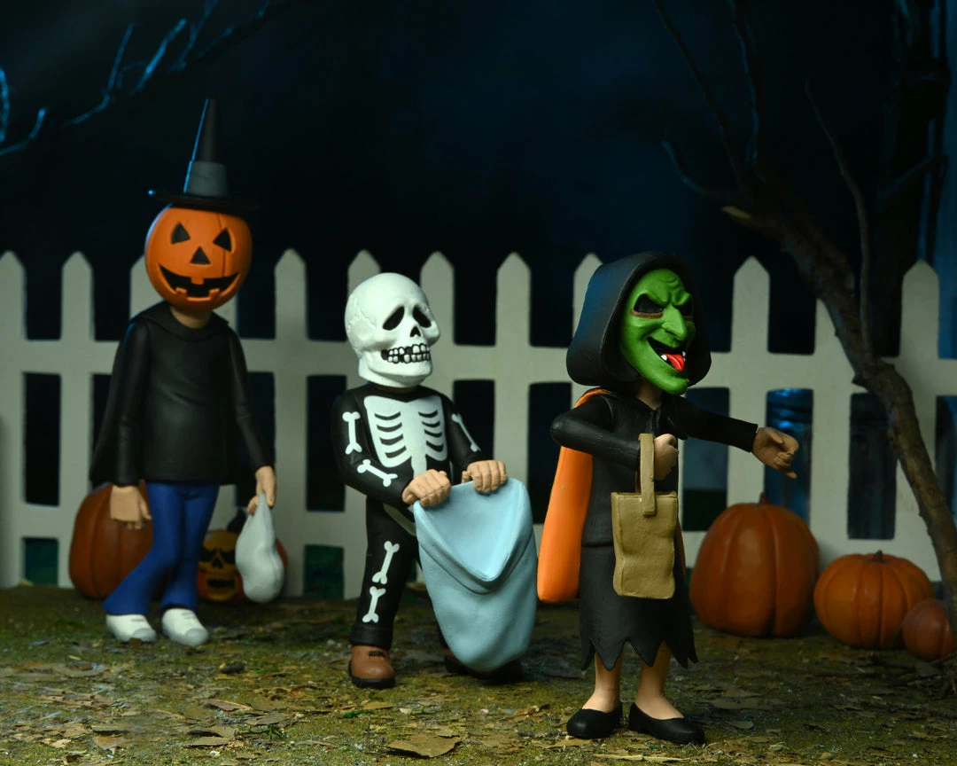 NECA - Toony Terrors Trick Or Treaters 3 Pack (Halloween 3) 6" Action Figures (Pre-Order Ships August) NECA - Toony Terrors Trick Or Treaters 3 Pack (Halloween 3) 6" Action Figures (Pre-Order Ships August)